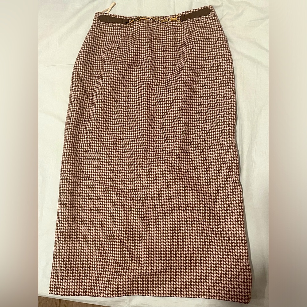 Chic Houndstooth Knee-Length Skirt